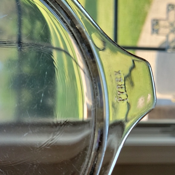 Vintage Pyrex 1 Pint Yellow Casserole Dish!! - Picture 13 of 16